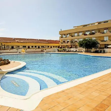 Vista Al Mar Y Piscina En מלון דירות