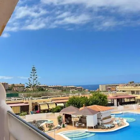 Vista Al Mar Y Piscina En