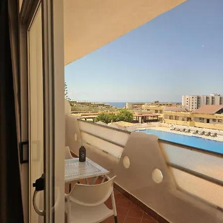 Vista Al Mar Y Piscina En 3* Playa Paraiso (Tenerife)